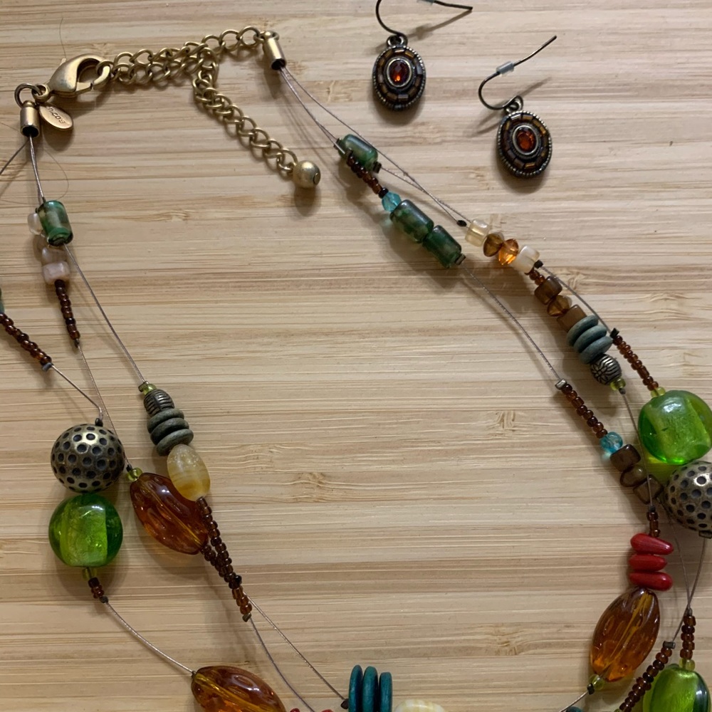Cute Chico’s necklace with coordinating earrings